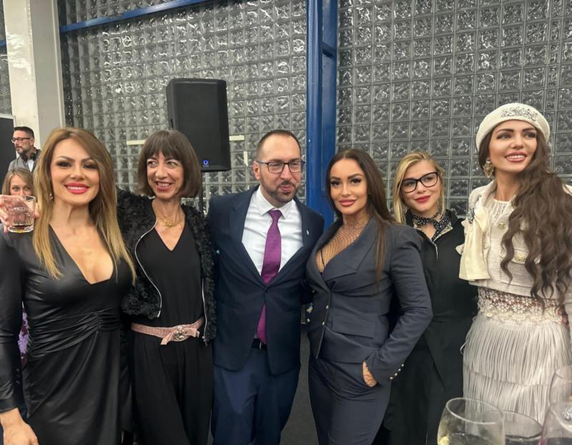 Zlatna igla donijela dašak modnog glamura na naše ulice…