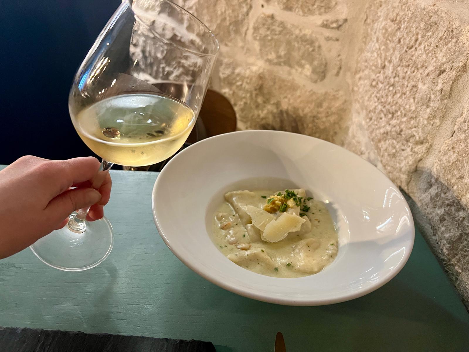 Wine Bar AE u Splitu ima preko 100 izbora vina i nesvakidašnji jelovnik